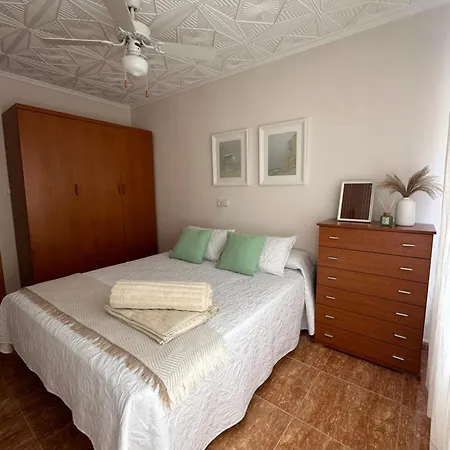 Spacious Near The Sea 아파트 또레비에하